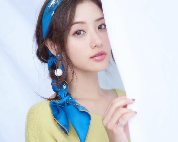 日本女星石原里美和圈外男友突然结婚 封面